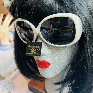 White Oval Sunglasses Brand new!!